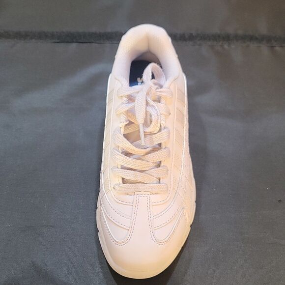 BRAND NEW K-SWISS LACE UP CLOSURE YOUTH11 SNEAKER - Picture 1 of 15
